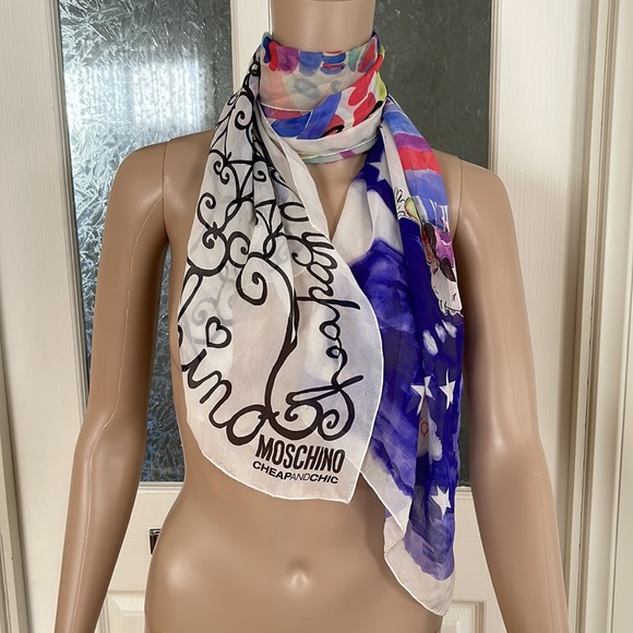 MOSCHINO | Silk print scarf … Dreams Can Come True… - Picture 5 of 12